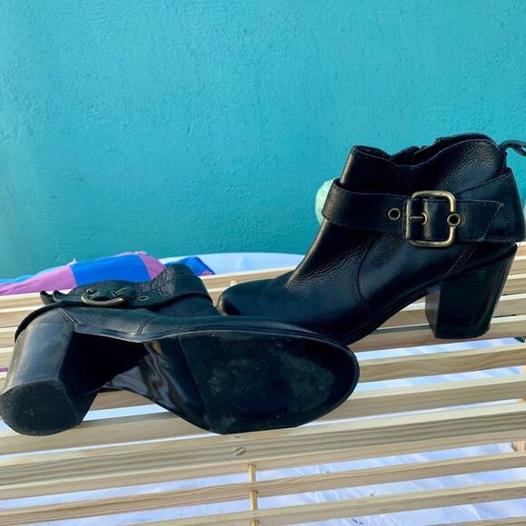 BLACK LEATHER MOTO ANKLE BOOTS BOOTIES w/ BUCKLE 7.5 - Picture 7 of 8